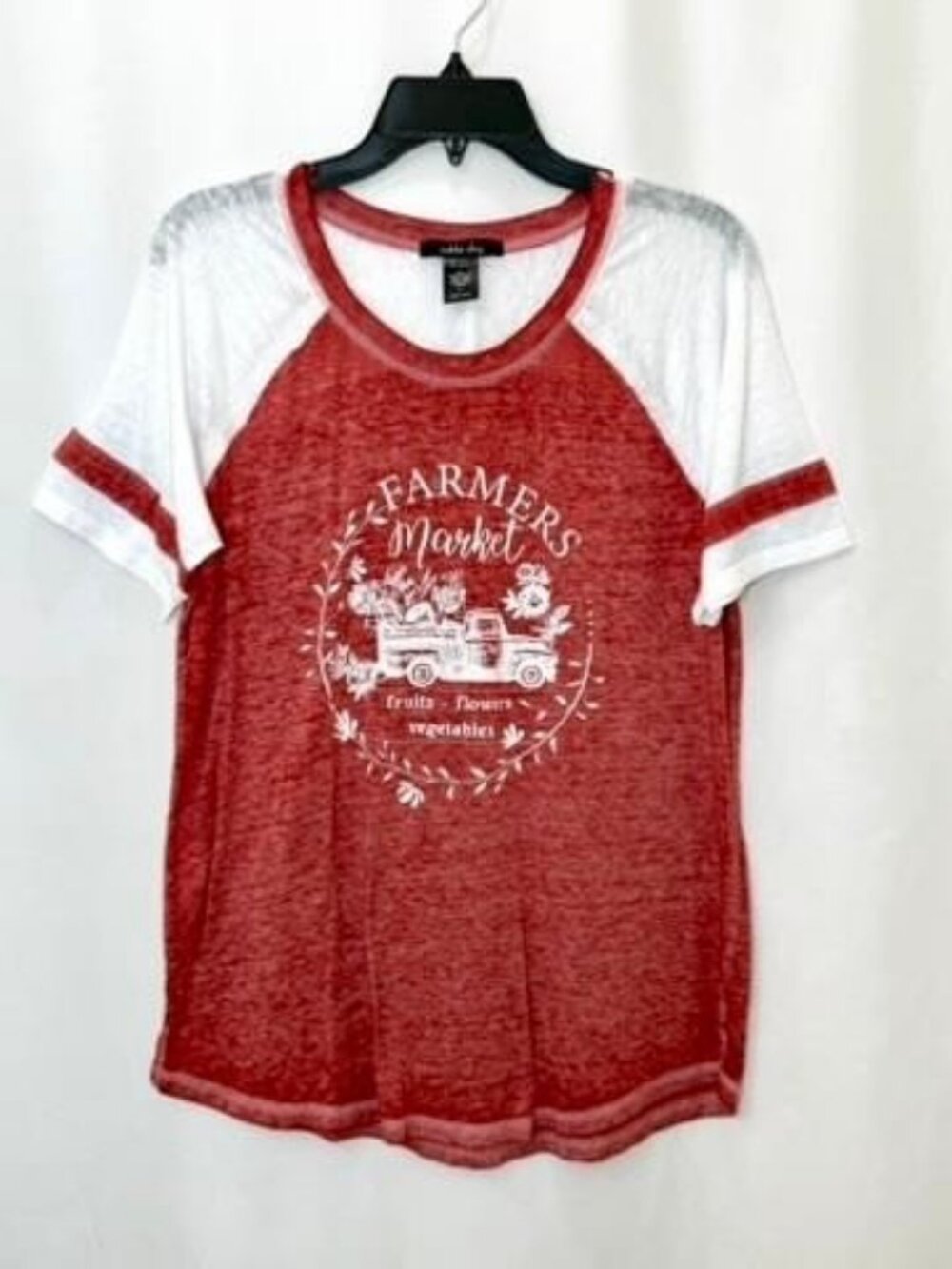 Sable Sky Farmers Market Graphic Tee Womens Medium Red White Raglan T-Shirt